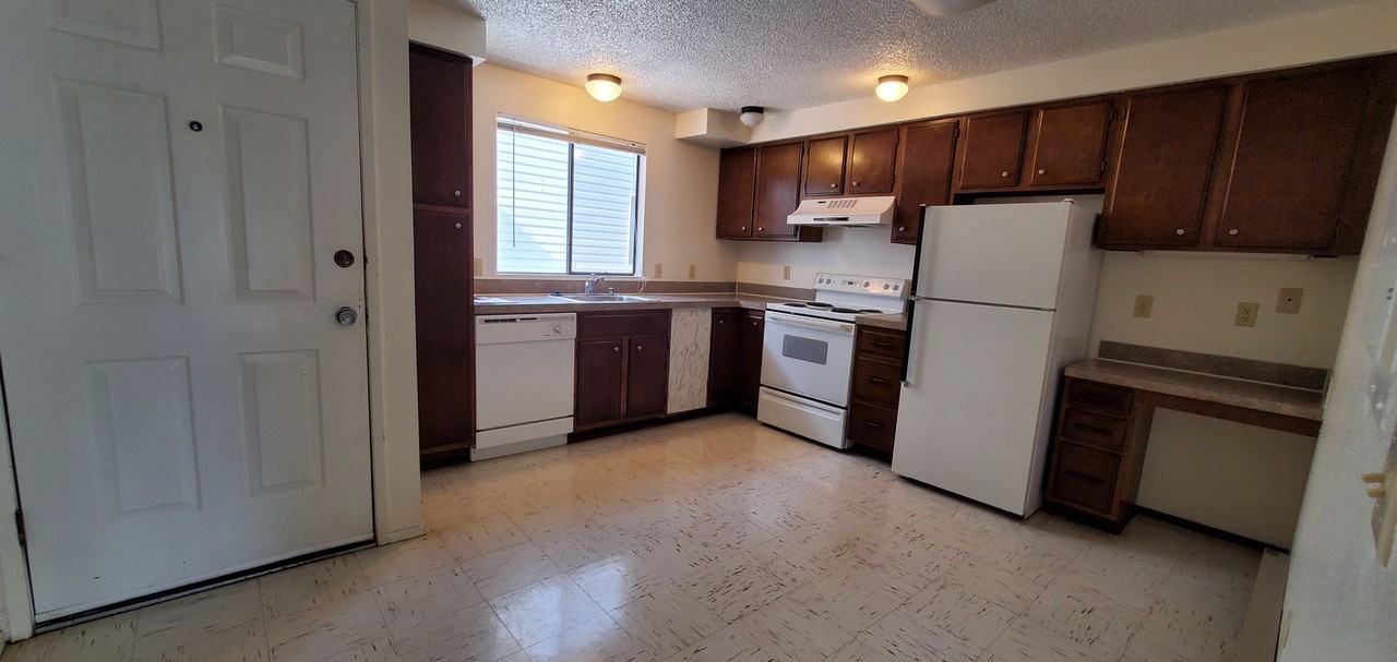 Spacious Apartments with Parking & Storage in Prime Location - Photo 6 of 27
