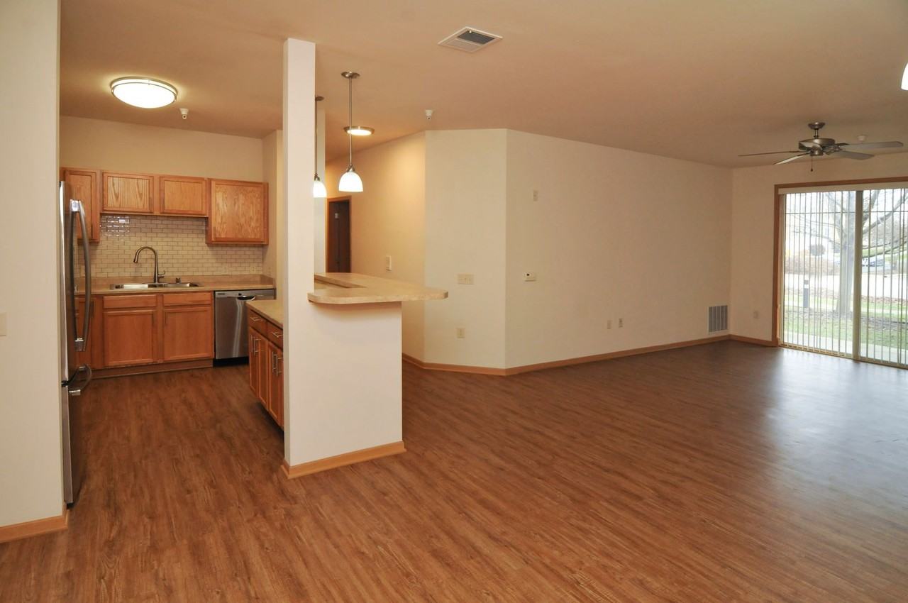 Aurora Pointe Apartments - Photo 5 of 20