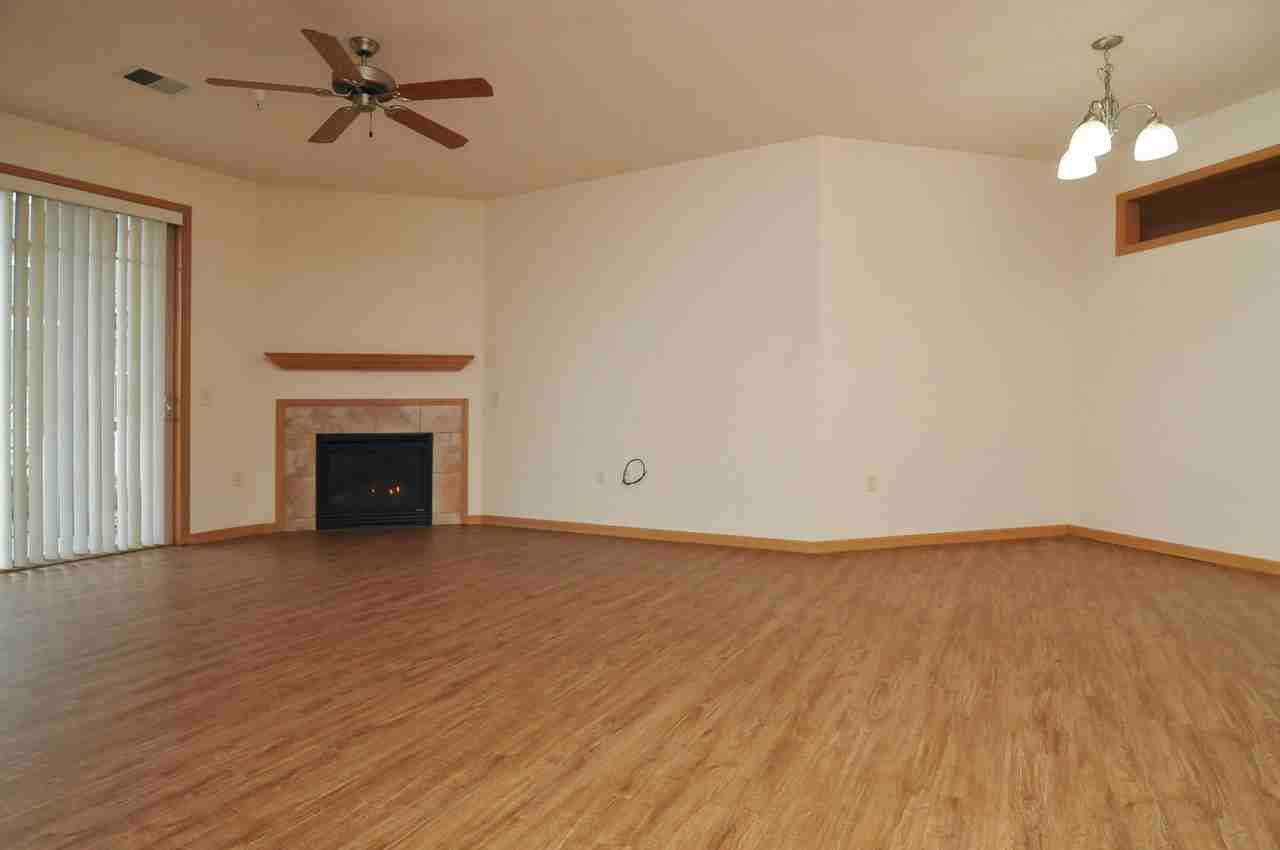 Aurora Pointe Apartments - Photo 7 of 20