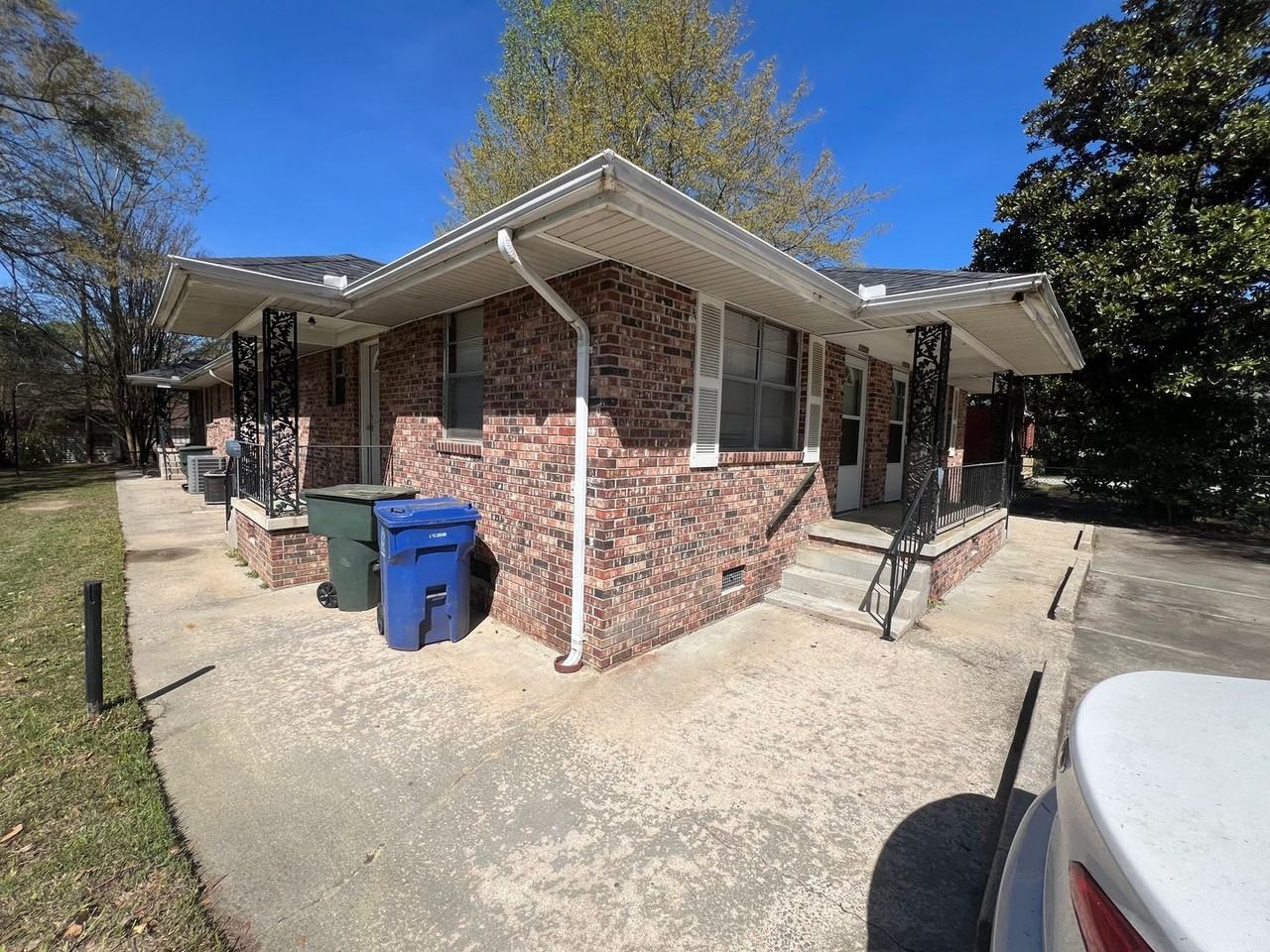 1209 Hancock St #A - Photo 2 of 20