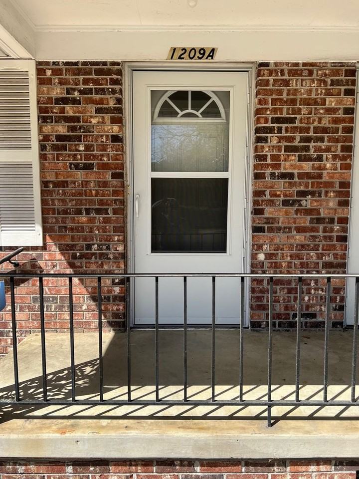 1209 Hancock St #A - Photo 4 of 20