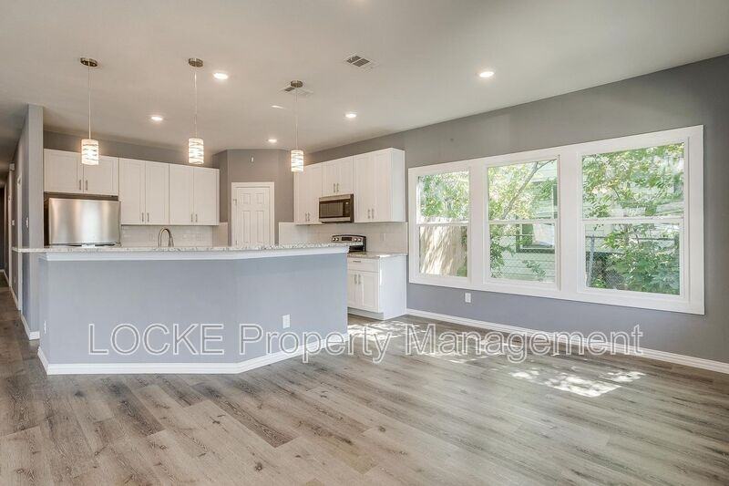 1117 E Cantey St - Photo 6 of 26