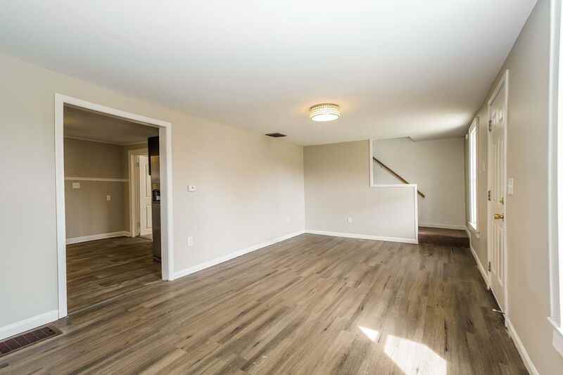 833 Clardendon Avenue: Front And Back Houses - Photo 2 of 10