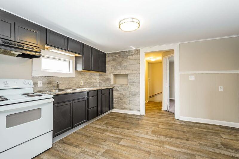 833 Clardendon Avenue: Front And Back Houses - Photo 4 of 10