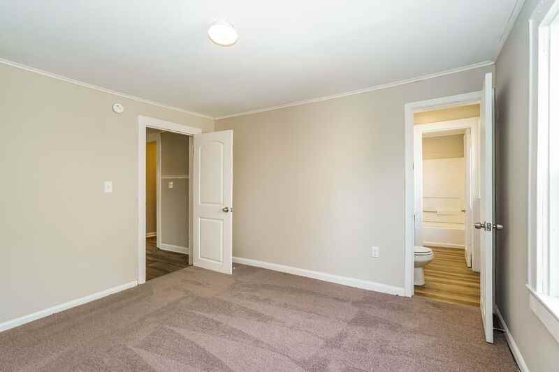 833 Clardendon Avenue: Front And Back Houses - Photo 6 of 10