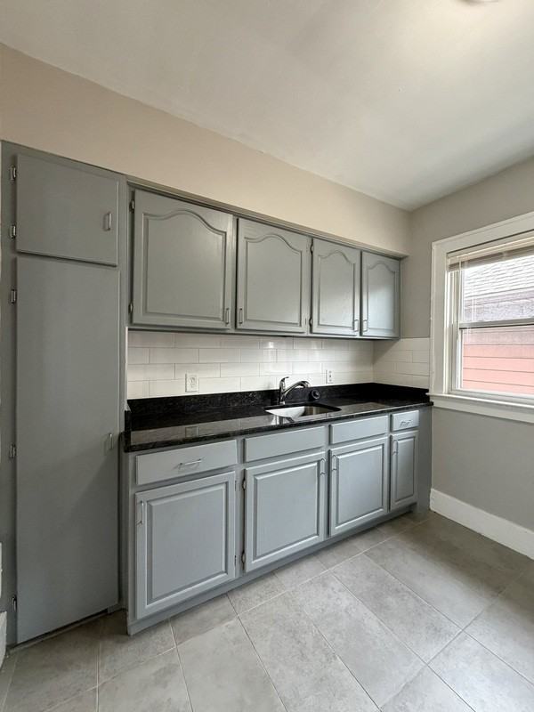 168 Bondie St - Photo 5 of 14