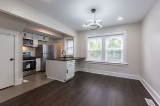 Nicely remodeled Townhomes near Blackstone/Midtown - Photo 1 of 1