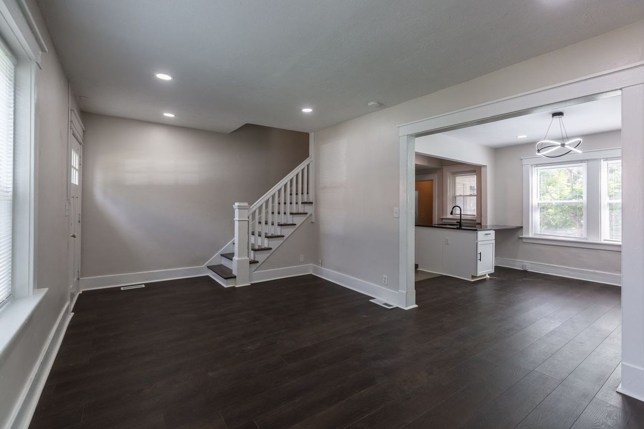 Nicely remodeled Townhomes near Blackstone/Midtown - Photo 2 of 17