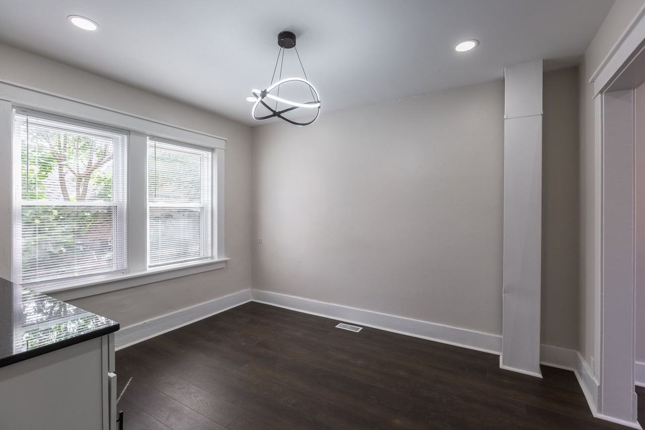 Nicely remodeled Townhomes near Blackstone/Midtown - Photo 7 of 17