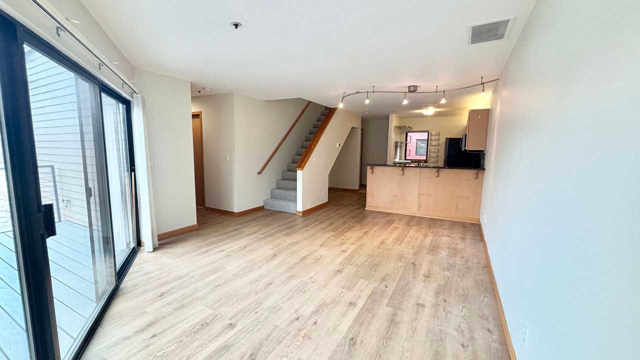 910 Nw Naito Pkwy - Photo 7 of 36