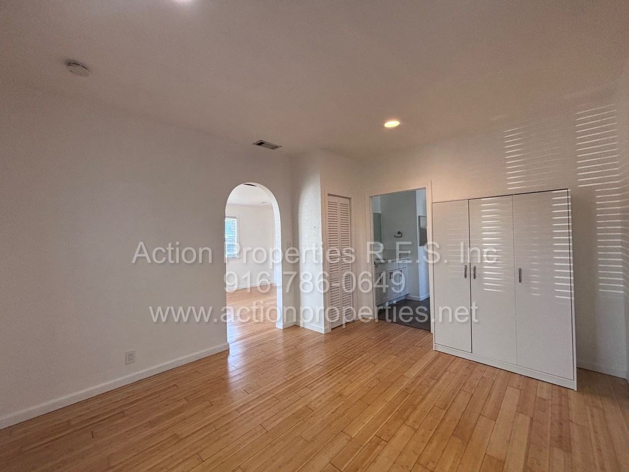 515 Oak St - Photo 5 of 17