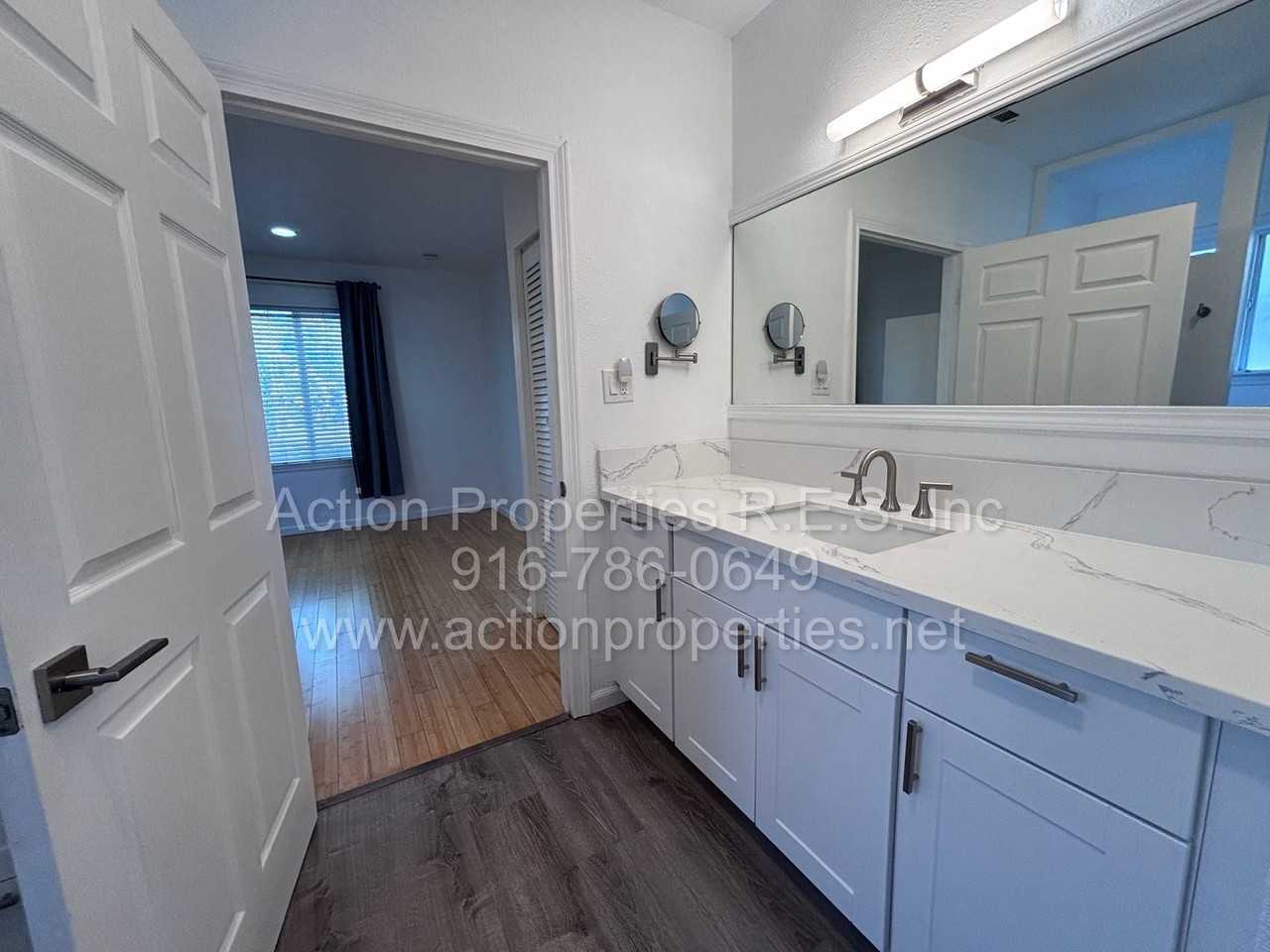 515 Oak St - Photo 6 of 17