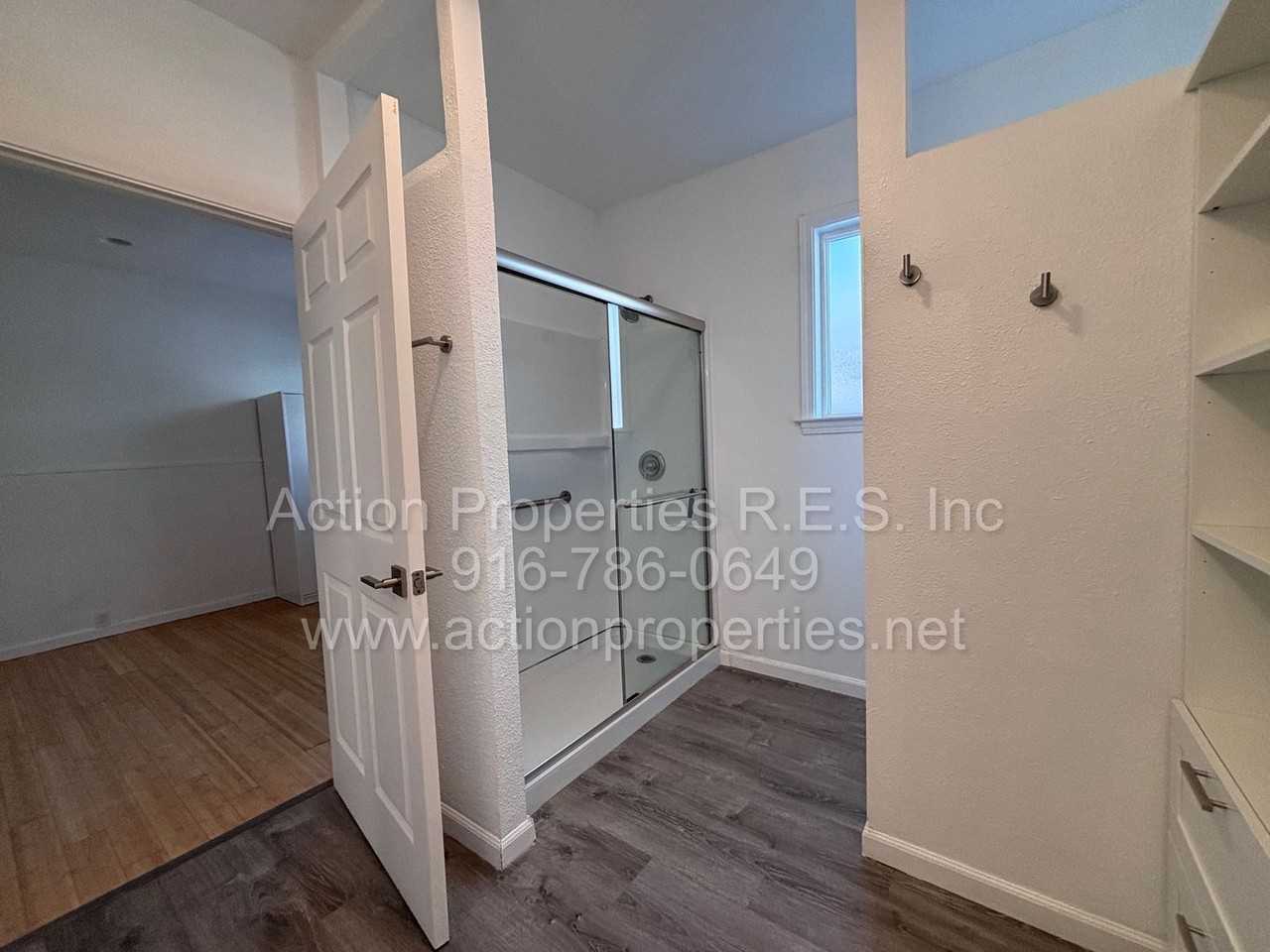 515 Oak St - Photo 7 of 17