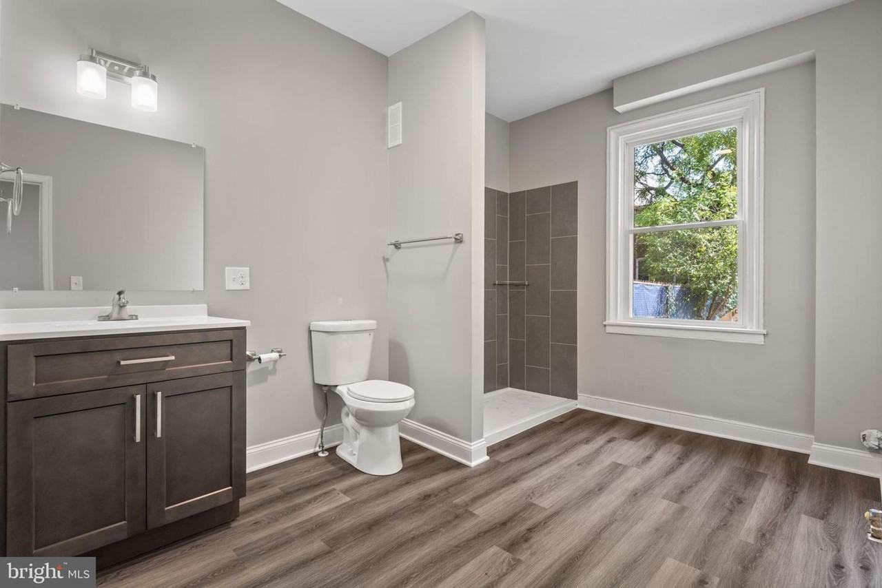 249 North Mulberry Street - Photo 4 of 9