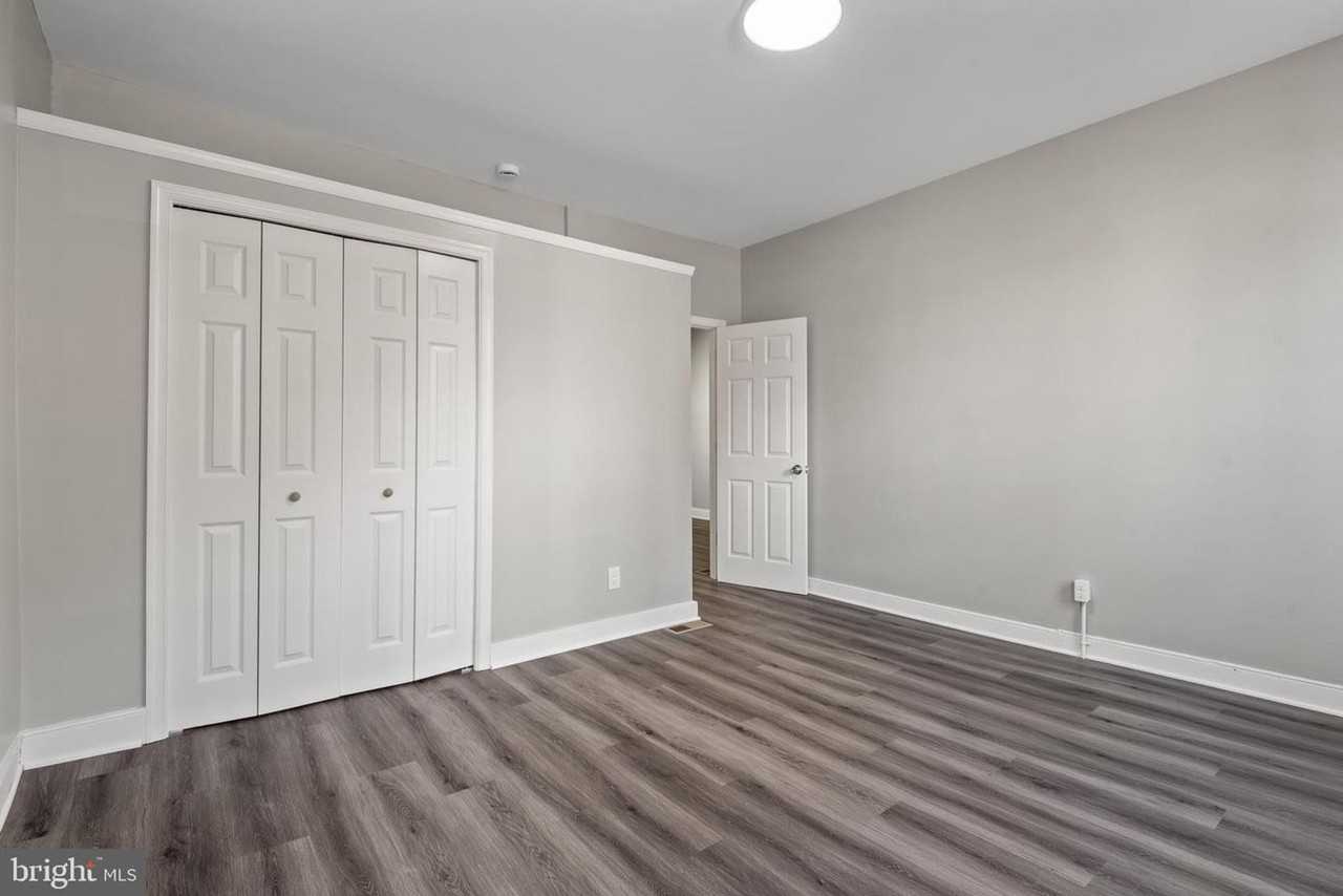 249 North Mulberry Street - Photo 5 of 9