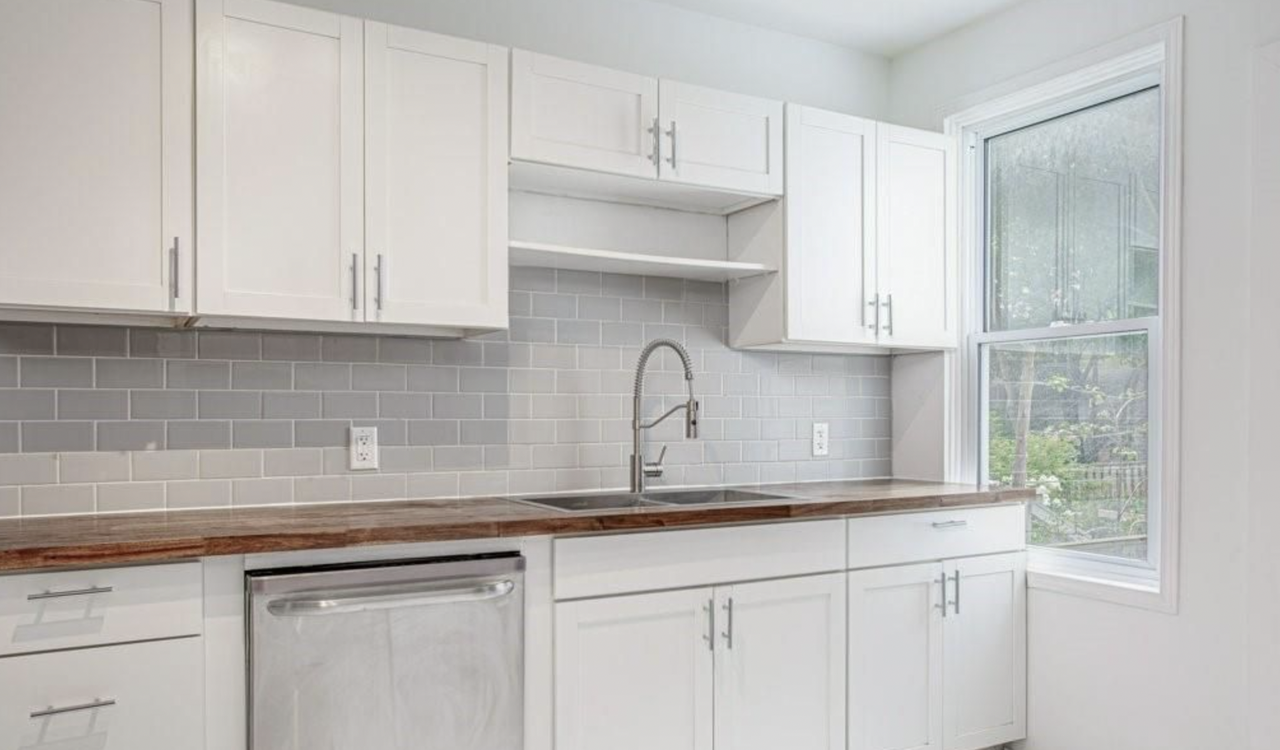 534 Albert Street - Photo 4 of 13