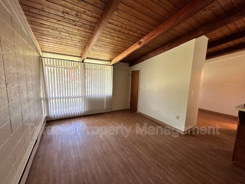 608 Parker St Apt A - Photo 2 of 8