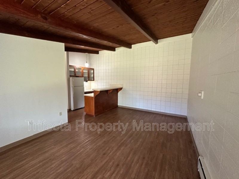 608 Parker St Apt A - Photo 3 of 8