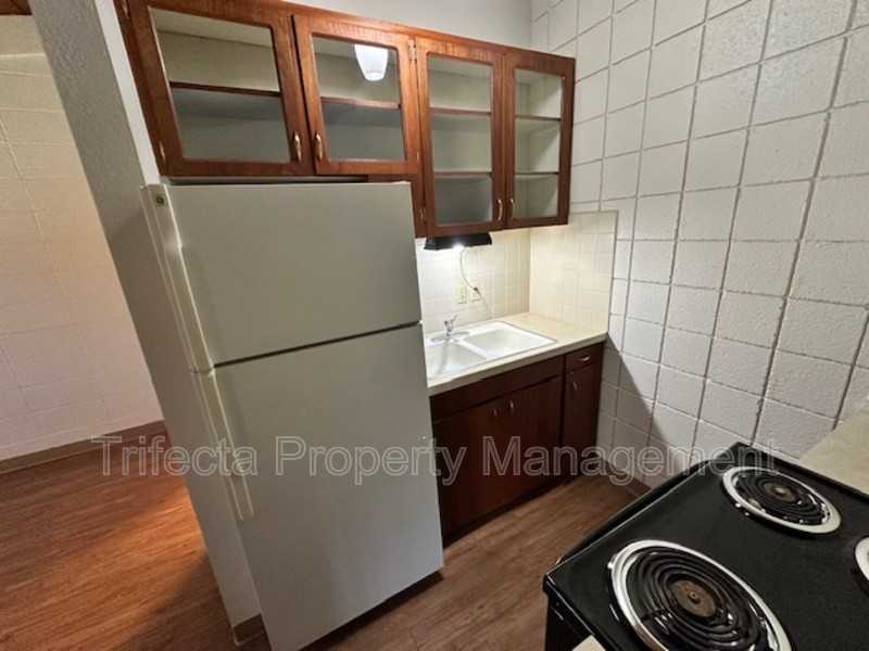 608 Parker St Apt A - Photo 4 of 8