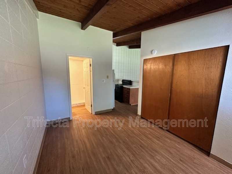 608 Parker St Apt A - Photo 7 of 8