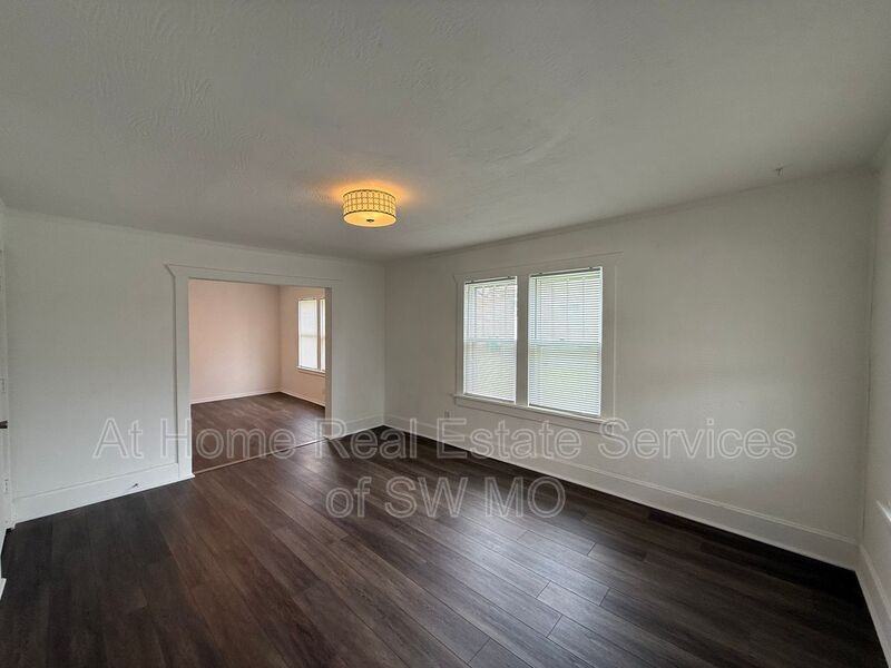 1021 W Turner St - Photo 2 of 10