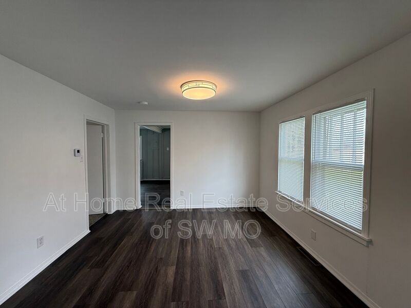 1021 W Turner St - Photo 3 of 10