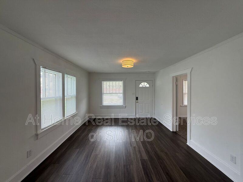 1021 W Turner St - Photo 4 of 10