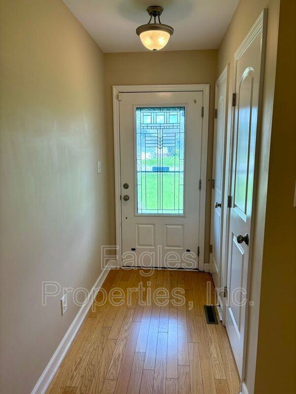 103 Kestrel Ct - Photo 3 of 16