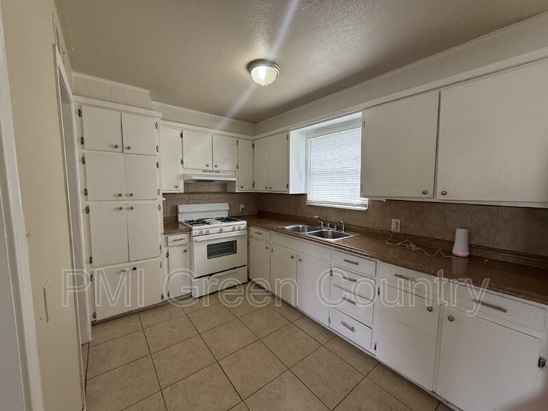 334 W 63rd Pl N - Photo 4 of 14