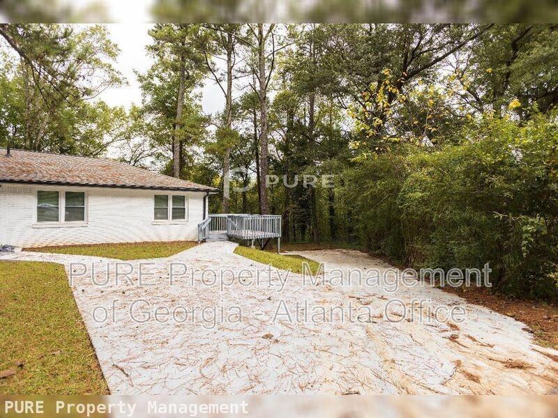 1138 Gerald Pl Sw #B - Photo 2 of 23