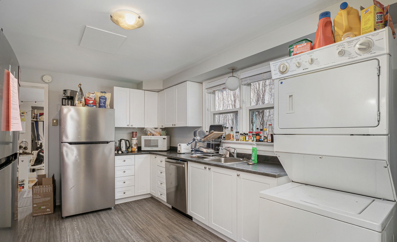 368 Barrie Street - Photo 5 of 8