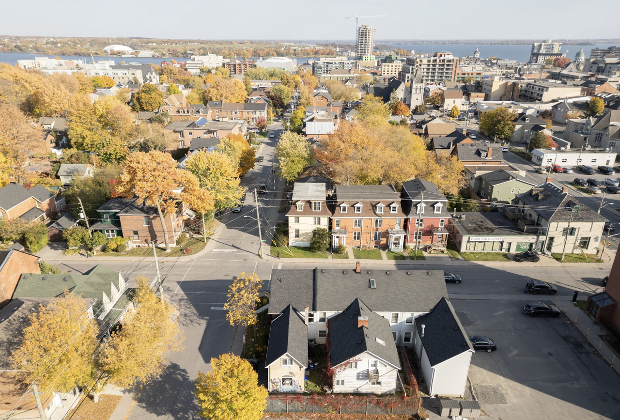 368 Barrie Street - Photo 6 of 8