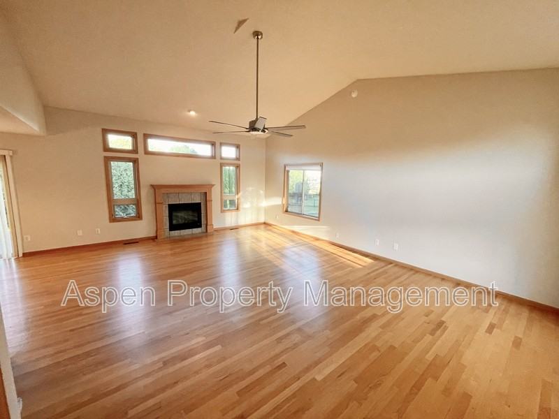 626 Tipperary Rd - Photo 2 of 19