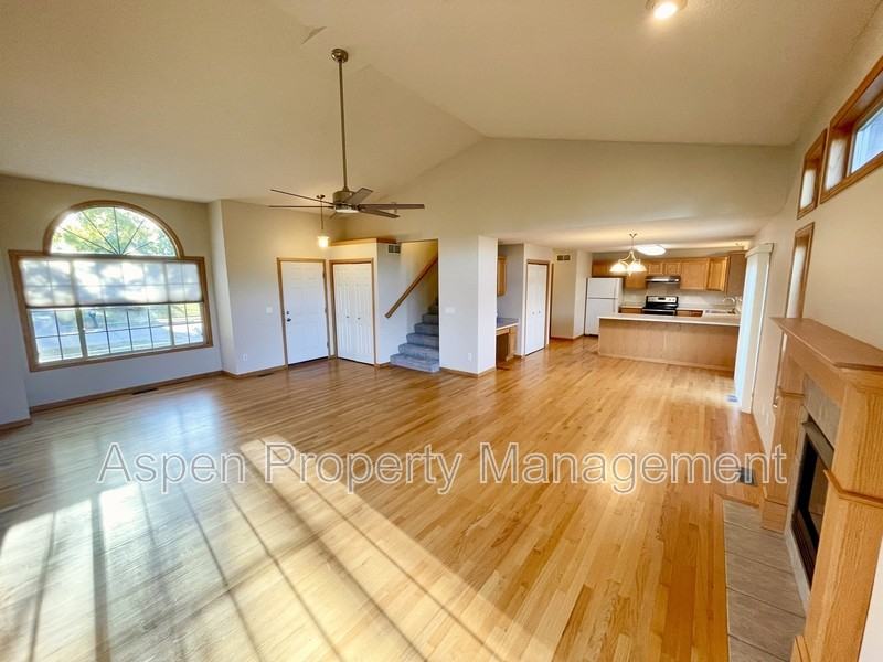 626 Tipperary Rd - Photo 4 of 19