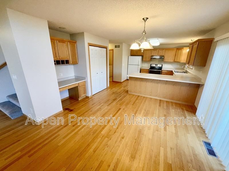 626 Tipperary Rd - Photo 5 of 19