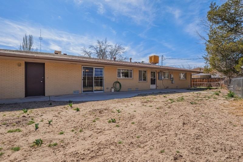 328 Mayfair Dr - Photo 2 of 10