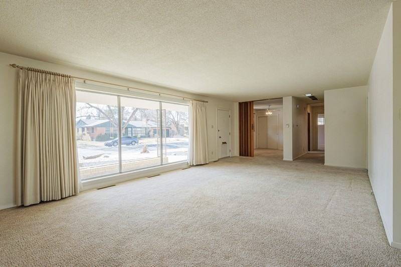 328 Mayfair Dr - Photo 3 of 10