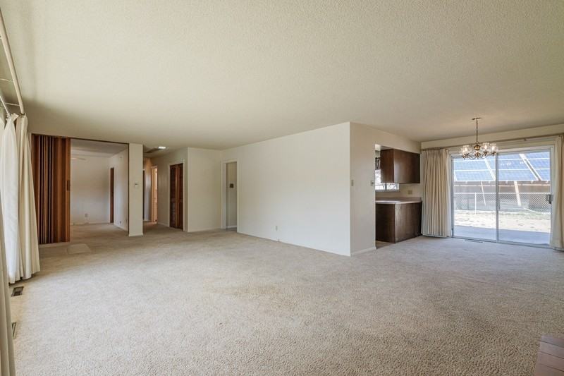 328 Mayfair Dr - Photo 4 of 10