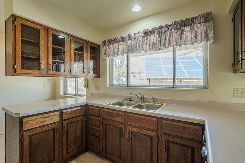 328 Mayfair Dr - Photo 6 of 10