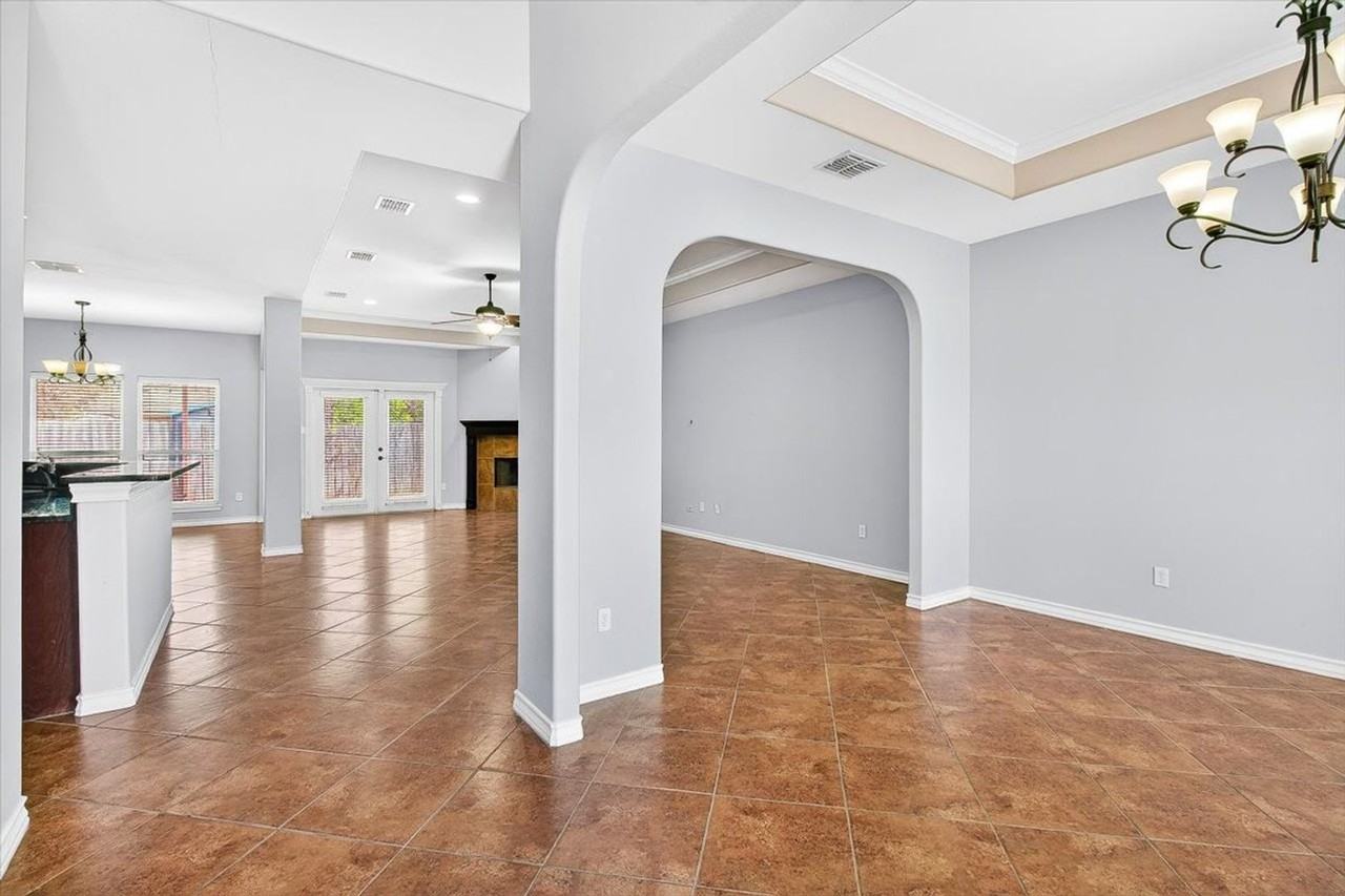 4018 Puget Sound Dr - Photo 3 of 50