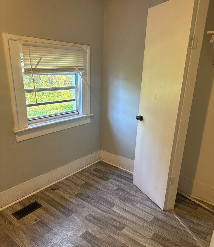 105 Avenue J - Photo 5 of 11