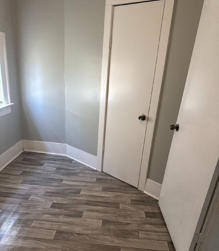 105 Avenue J - Photo 6 of 11