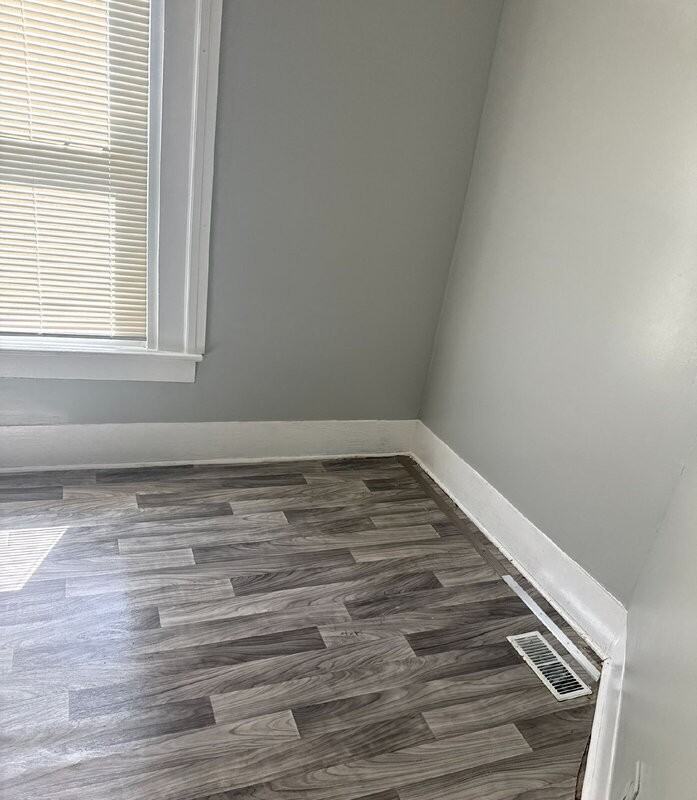 105 Avenue J - Photo 7 of 11