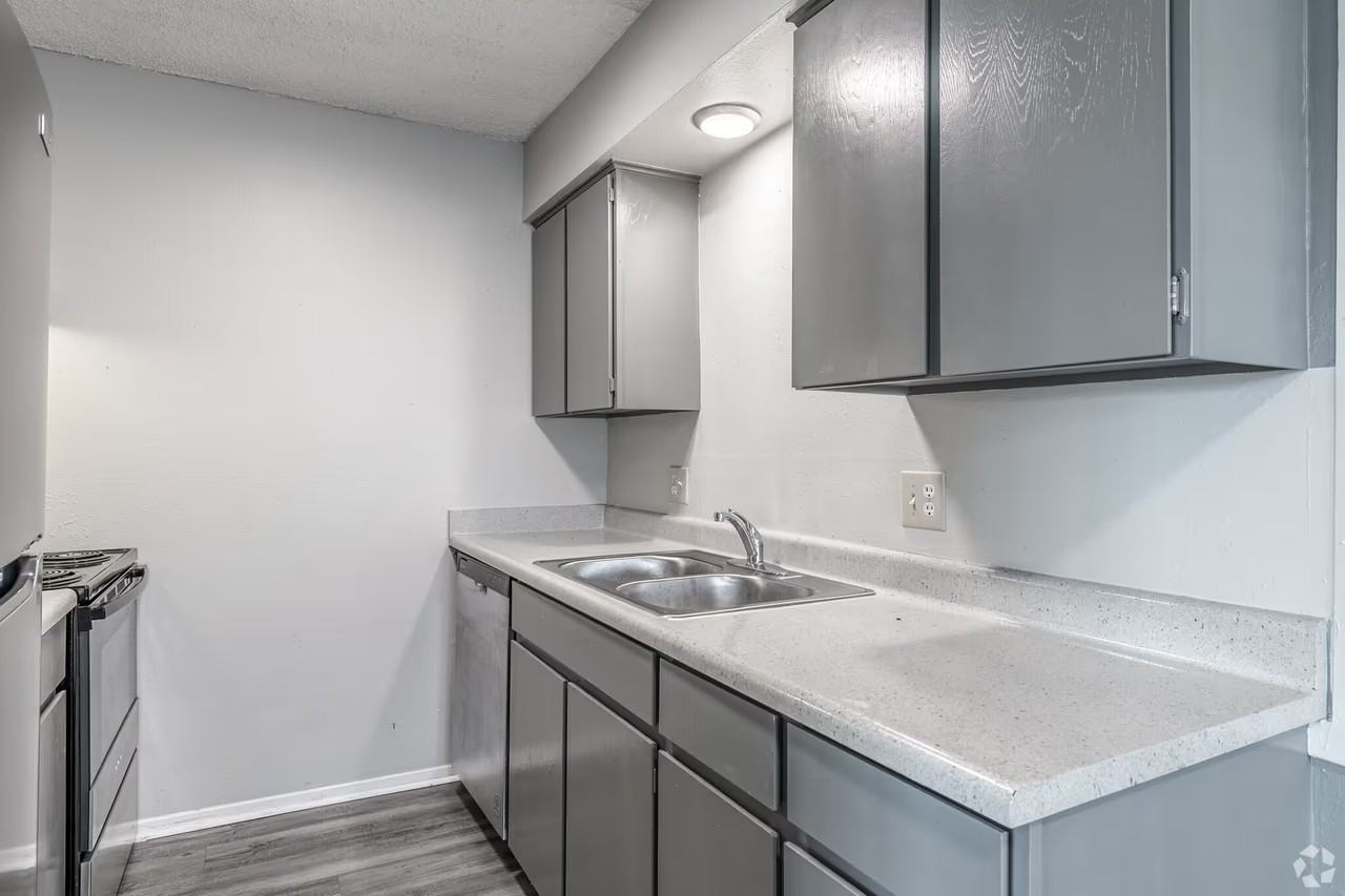 Windsor Gardens Apartments - Photo 2 of 29