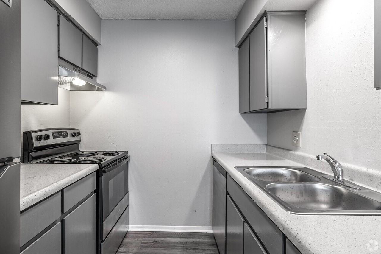 Windsor Gardens Apartments - Photo 3 of 29