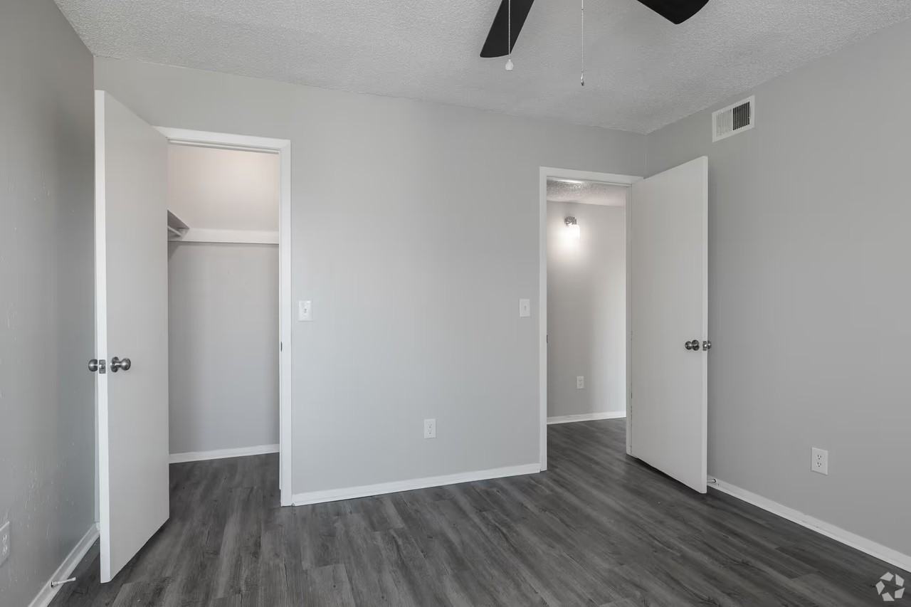 Windsor Gardens Apartments - Photo 6 of 29