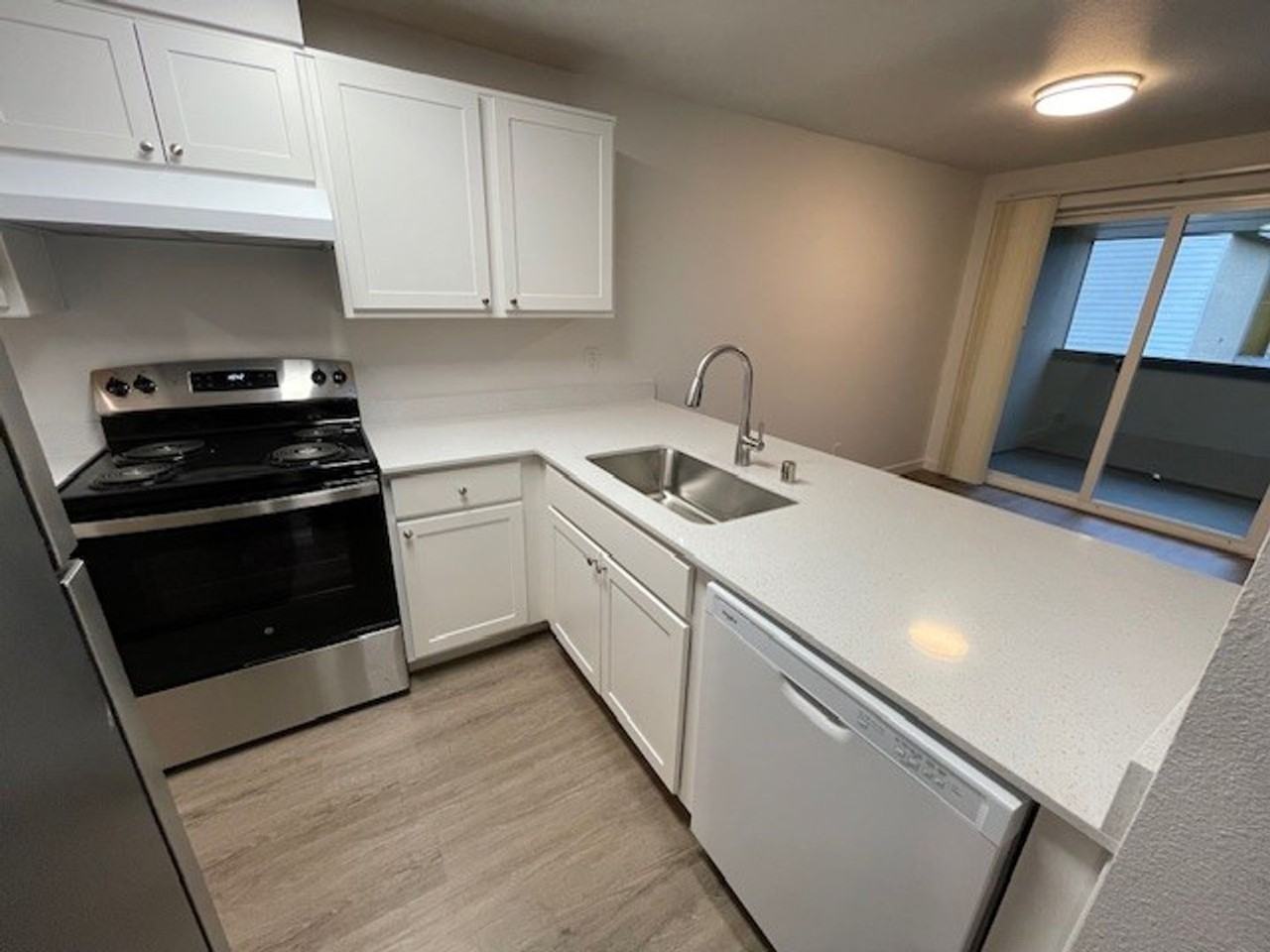 (4K) Kimberly Apartments - Photo 2 of 40