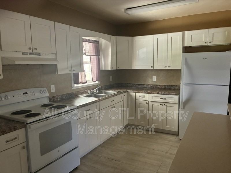 1200 W Kaley Ave - Photo 3 of 10