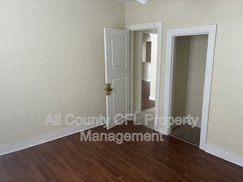 1200 W Kaley Ave - Photo 6 of 10