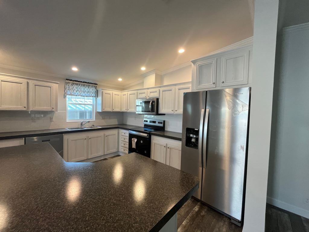 10 Eland Dr #010 - Photo 2 of 37